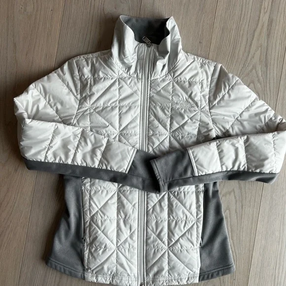 The North Face Women's White and Gray Puffer Jacket - Picture 2 of 5